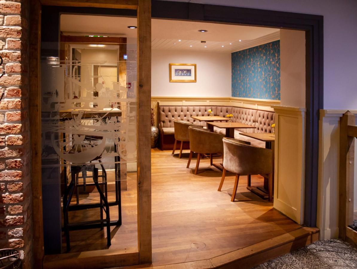 The Walnut Tree Inn Blisworth Esterno foto