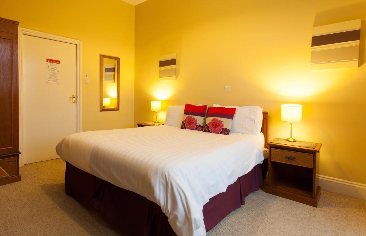 The Walnut Tree Inn Blisworth Esterno foto