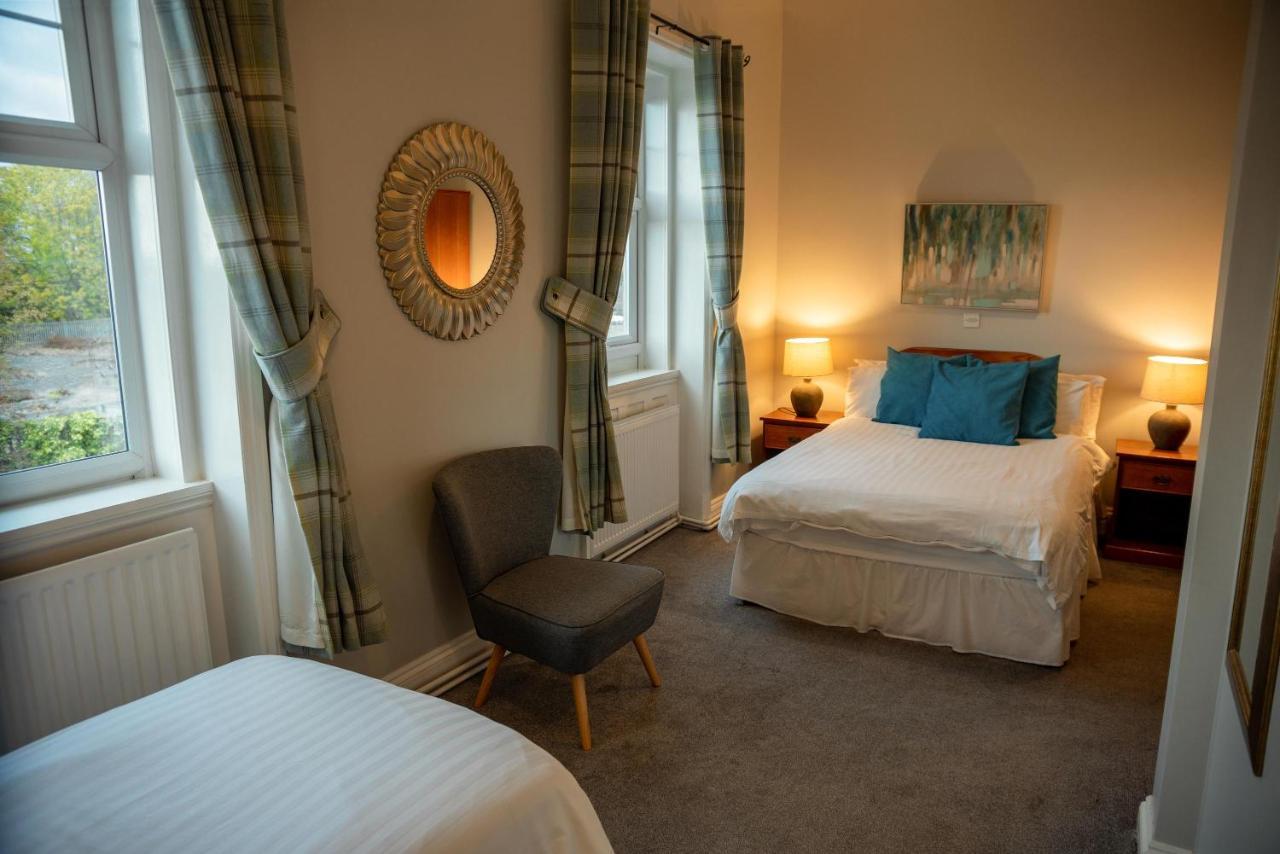 The Walnut Tree Inn Blisworth Esterno foto